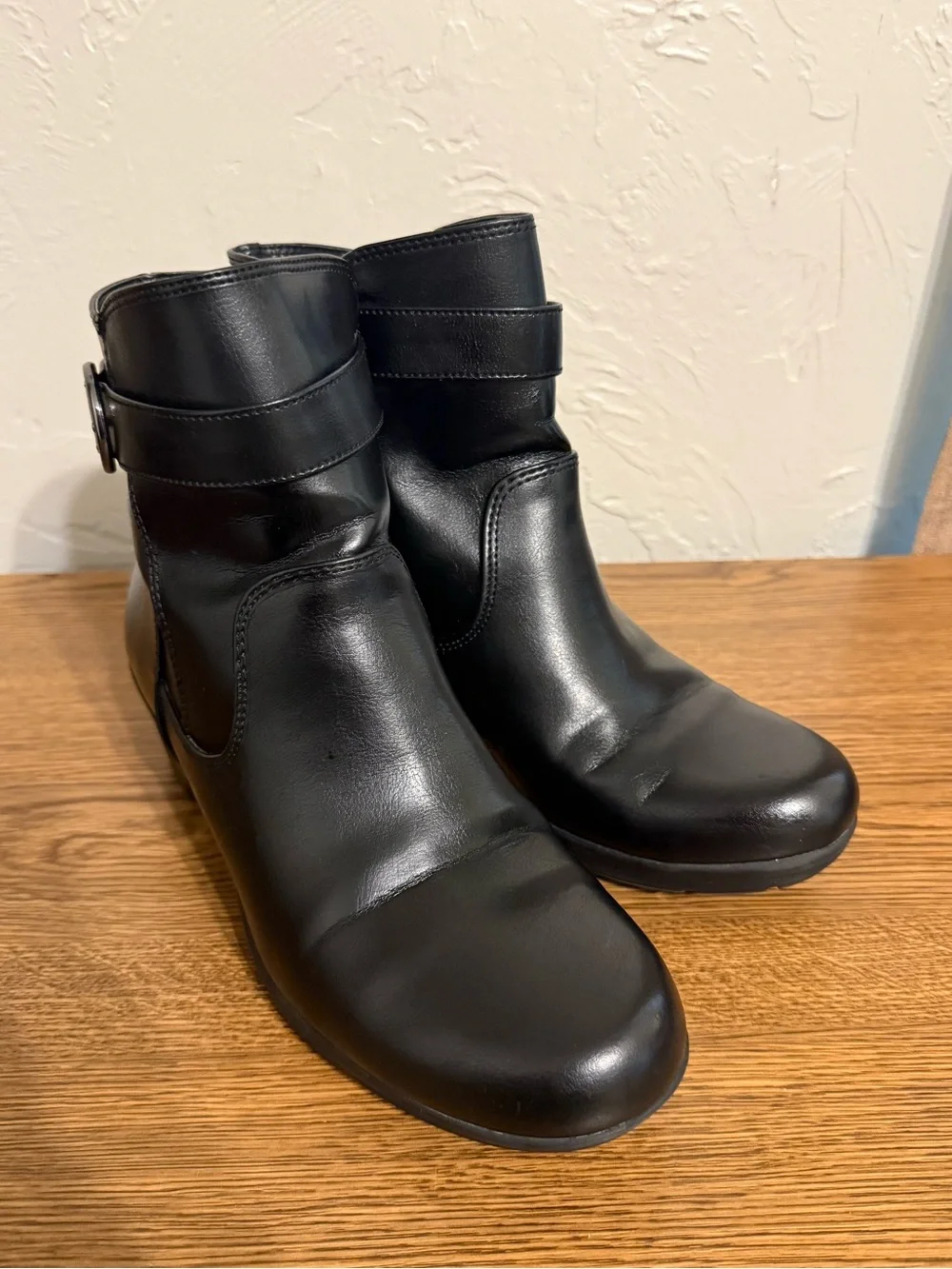 comfort plus by Predictions Black Leather Ankle Booties with Buckle